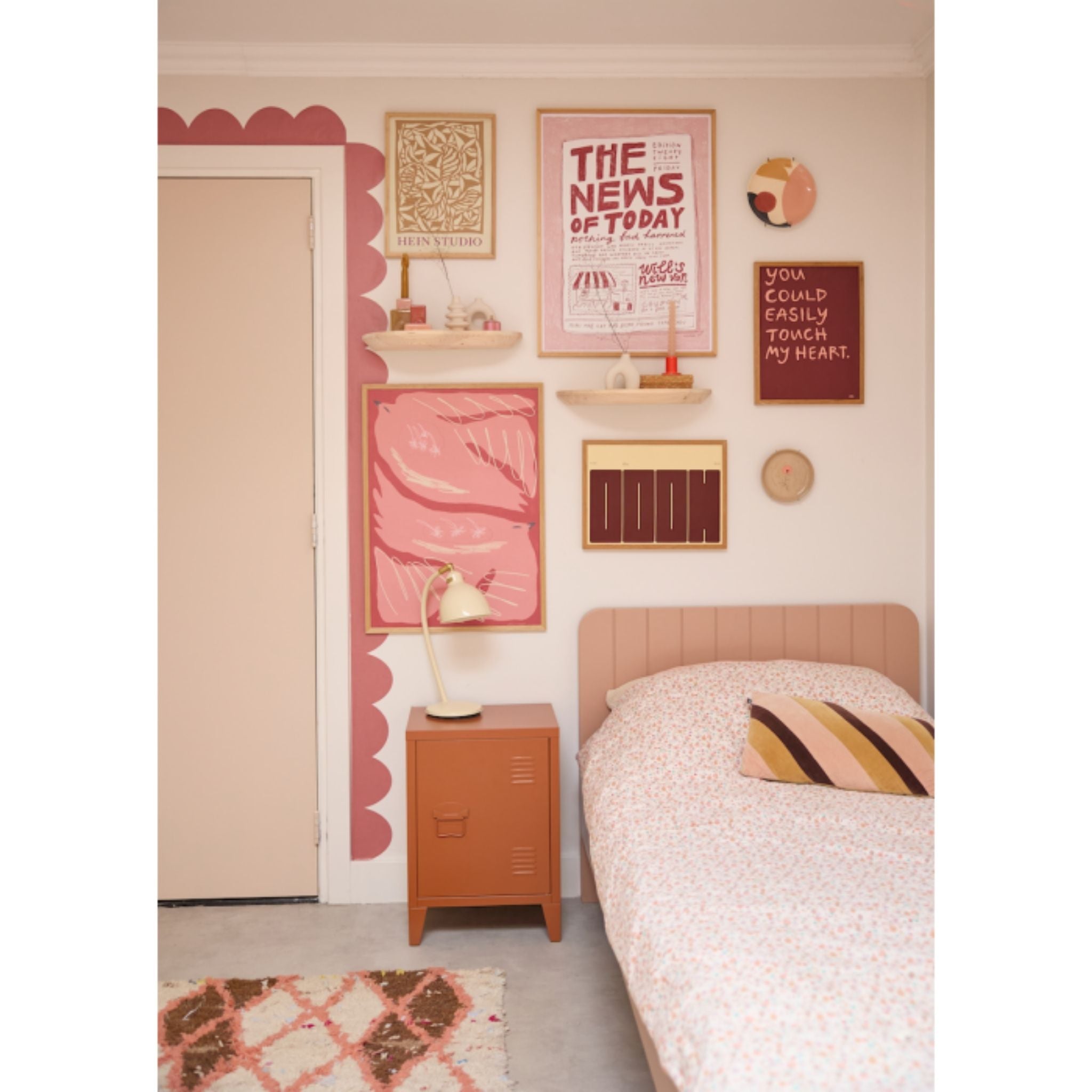 Behangrand Wieber Bibelotte langs de deur in de kinderkamer – decoratieve behangrand kinderkamer