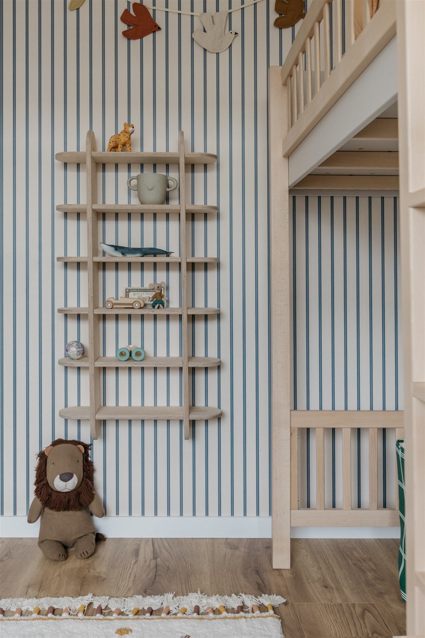 Lintjes behang denim op creme - Studio Ditte