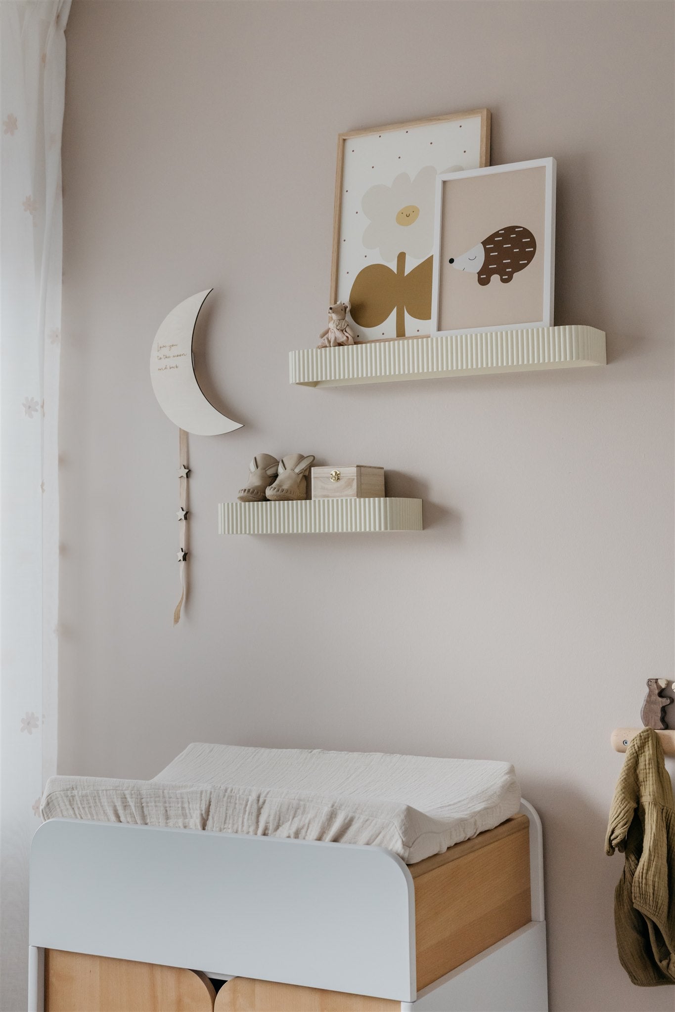 Verfkleur Pink Clay roze in baby meisjeskamer