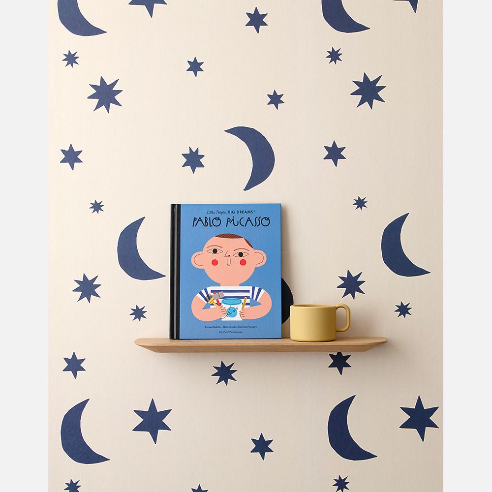 Sterren en manen behang nacht blauw op crème | Studio Ditte