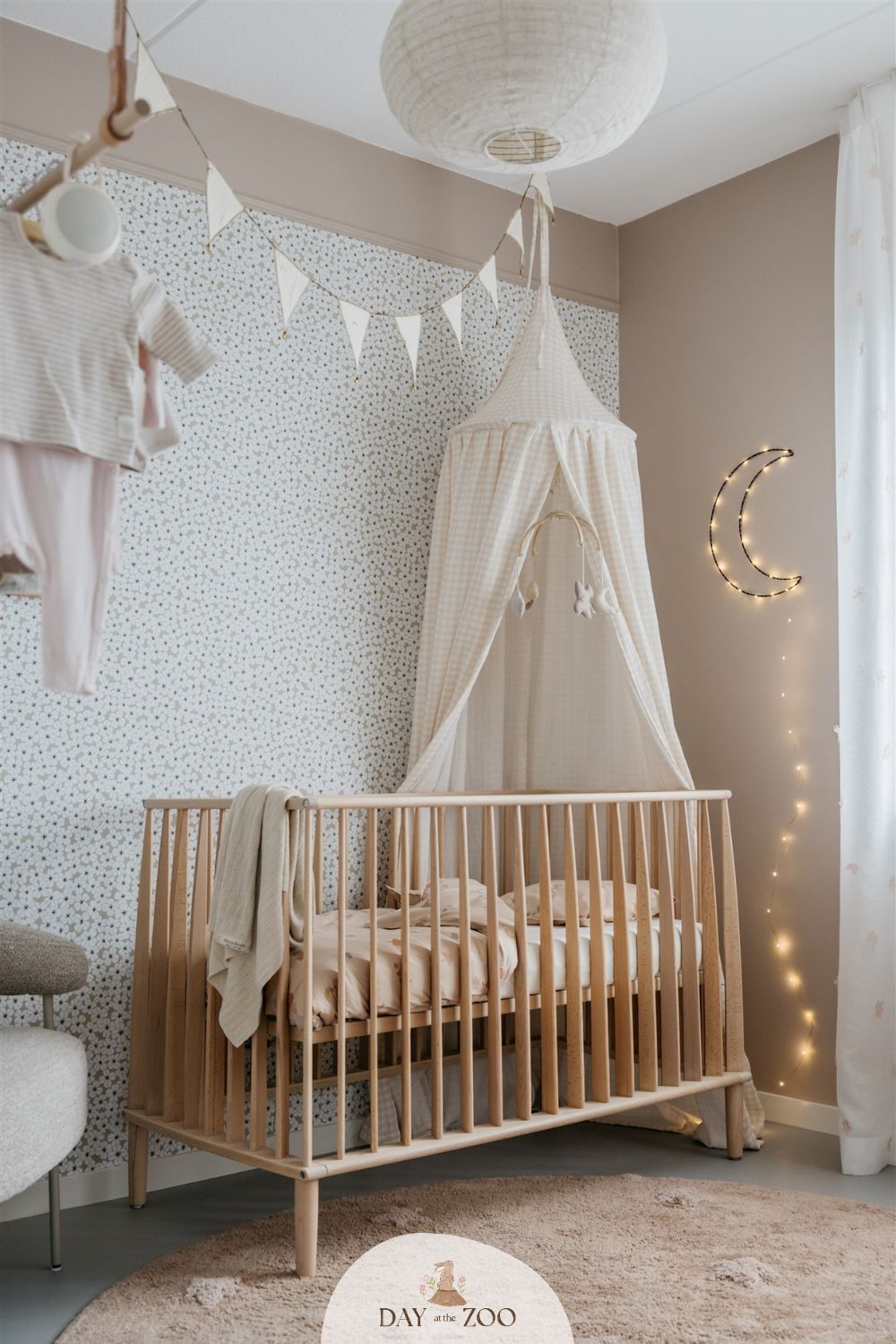 De dromerige roze meisjes babykamer van Nova