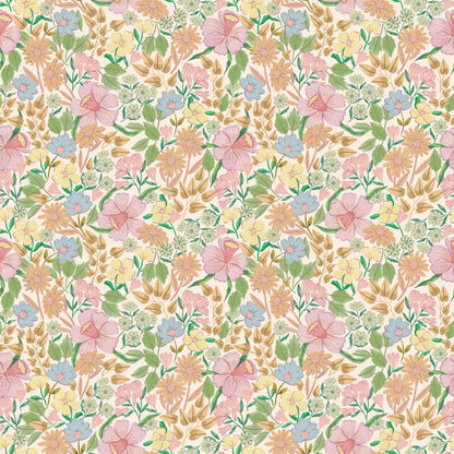 Bloom Rose vliesbehang van Summer Gray – weelderig wildbloempatroon in warme roze en koraal tinten