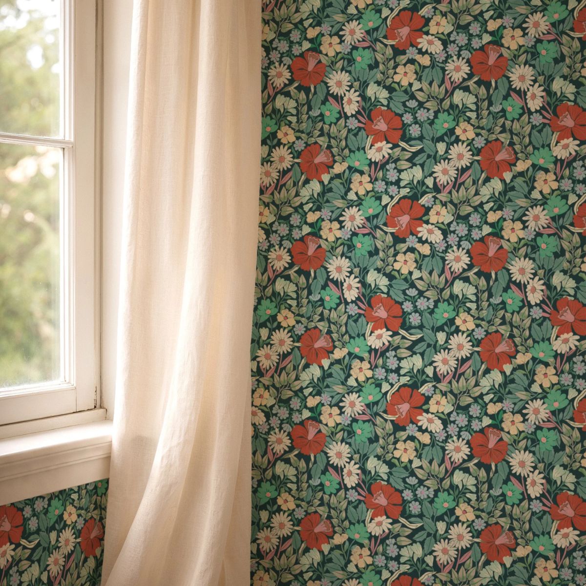 Detailopname Bloom Sunset Clay – handgetekend bloemenpatroon in warme kleitinten