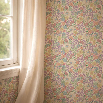 Detailopname Bloom Violet – handgetekend bloemenpatroon in zachte lila tinten van Summer Gray