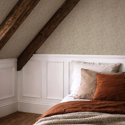 Ladybirds Admiral behang van Summer Gray op een muur – vrolijk lieveheersbeestjesmotief in Admiral tinten