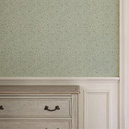 Interieur met Ladybirds Sage behang van Summer Gray – speels en natuurlijk design door Lily Odette
