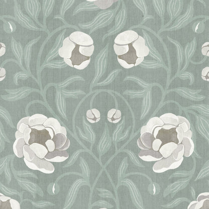 Peony Green bloemenbehang van Summer Gray met crèmekleurige pioenrozen en sierlijke bladeren op een zachtgroene achtergrond.