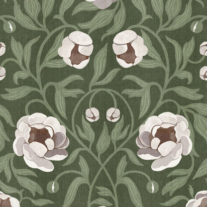 Peony Dark Green &amp; Cream bloemenbehang van Summer Gray met crèmekleurige pioenrozen en groene bladeren op een donkergroene achtergrond.