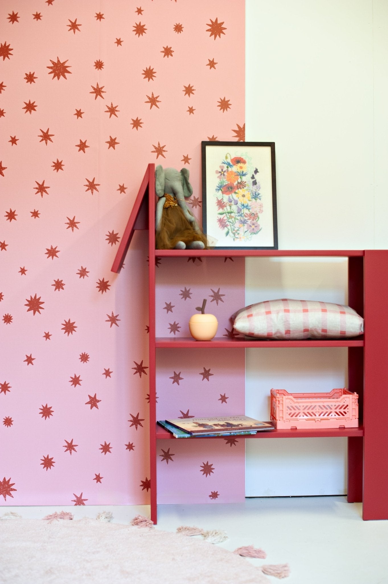 Kinderkamer met roze sterren behang Starry Night Pink – meisjeskamer inspiratie | Meet Me at the Wall