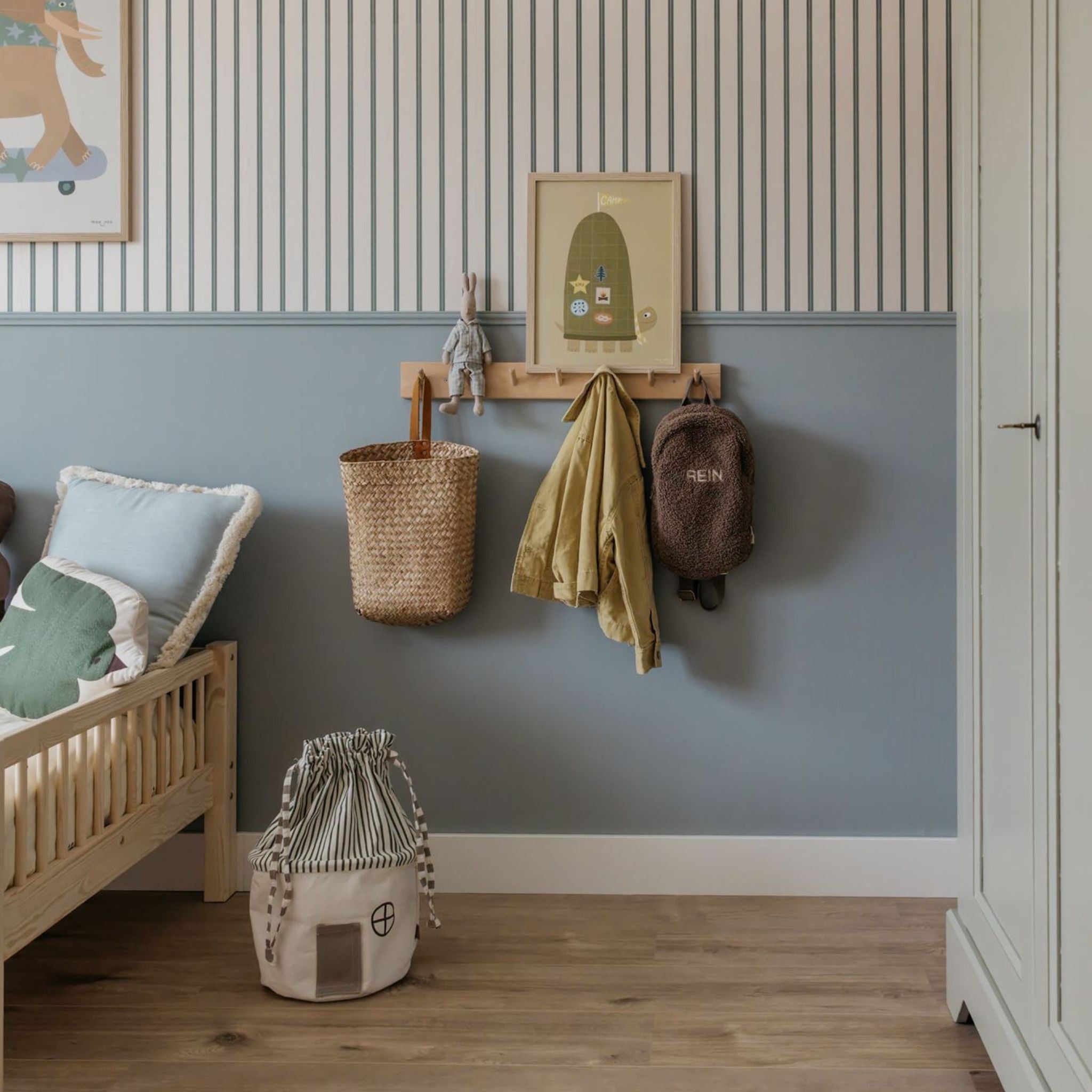 Verfkleur blauw Misty Blue in jongens kinderkamer