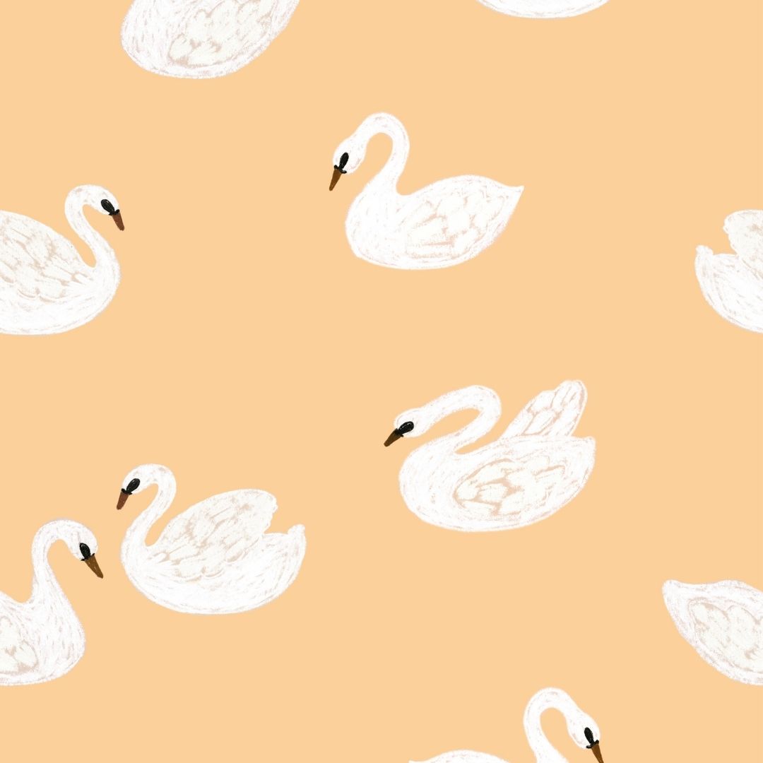 Detailopname van geel kinderkamer behang met handgetekende zwanen – Swans Buttercup kinderbehang
