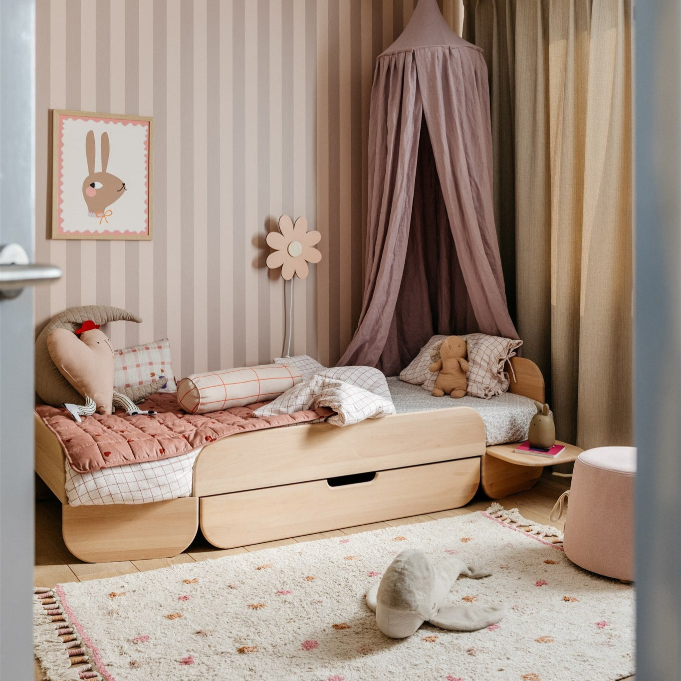Verfkleuren en behang meisjeskamer Abby