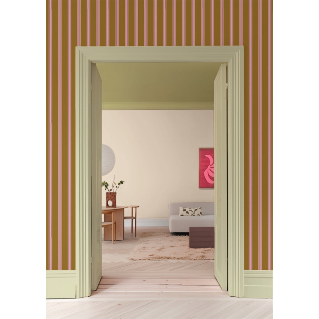 Behang Juna Mellow van Bibelotte in een sfeervolle kinderkamer of woonkamer met olijfgroen streeppatroon