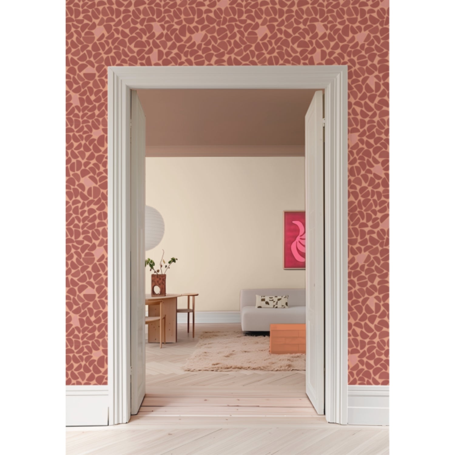 Interieur: Pebble Bordeaux behang van Bibelotte in een sfeervolle interieuromgeving – kinderkamer of woonkamer