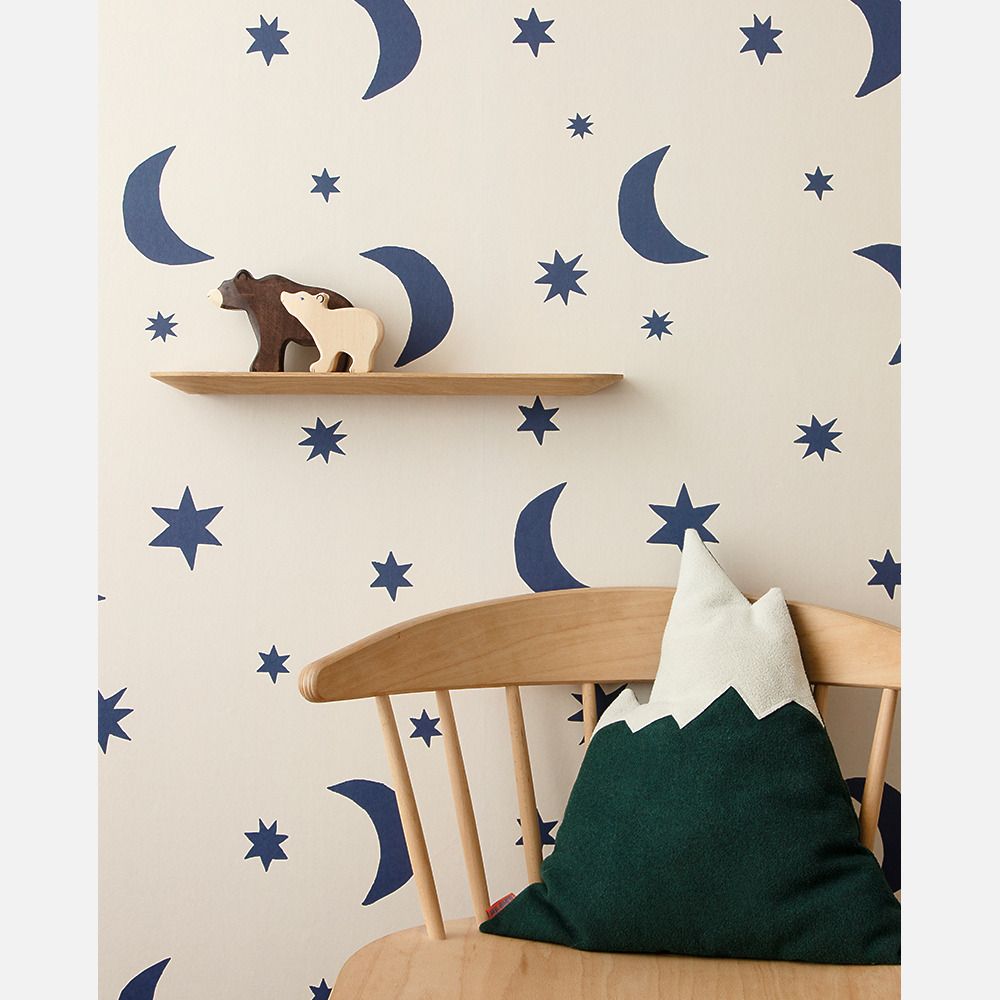 Sterren en manen behang nacht blauw op crème  | Studio Ditte
