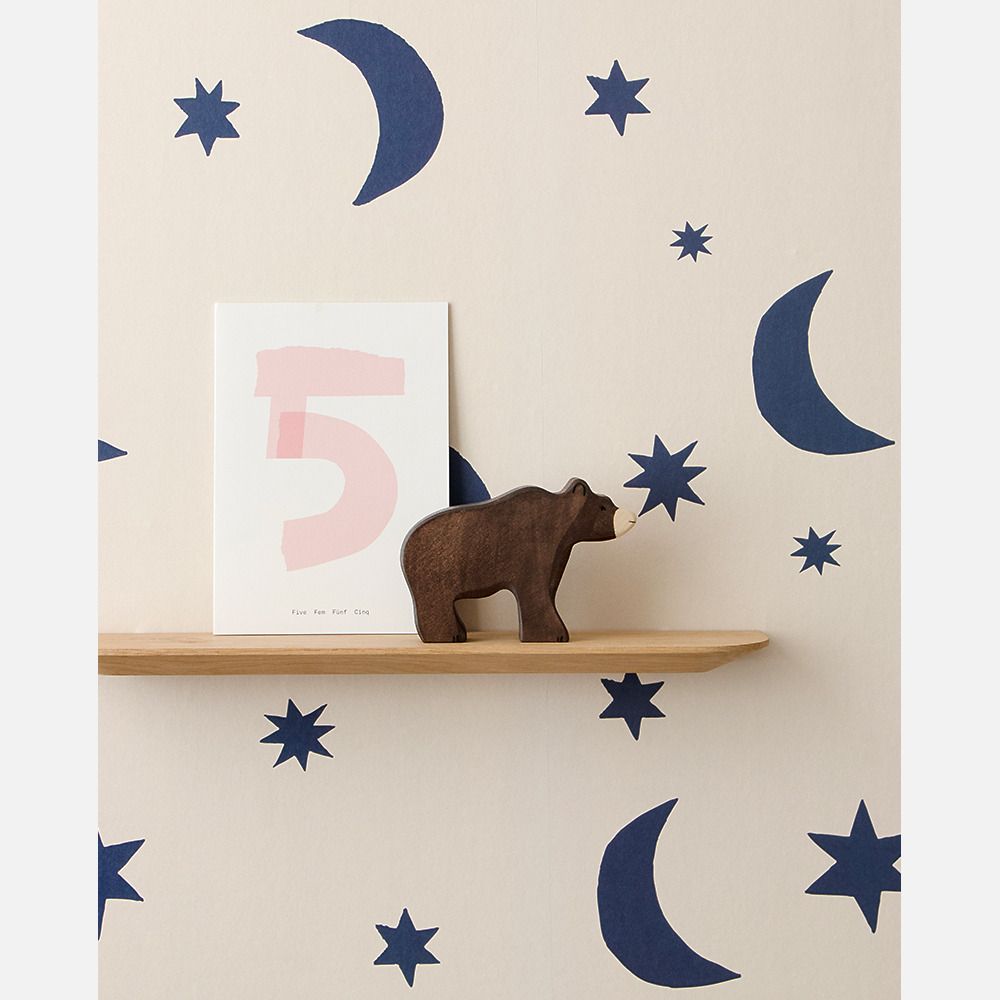 Sterren en manen behang nacht blauw op crème  | Studio Ditte