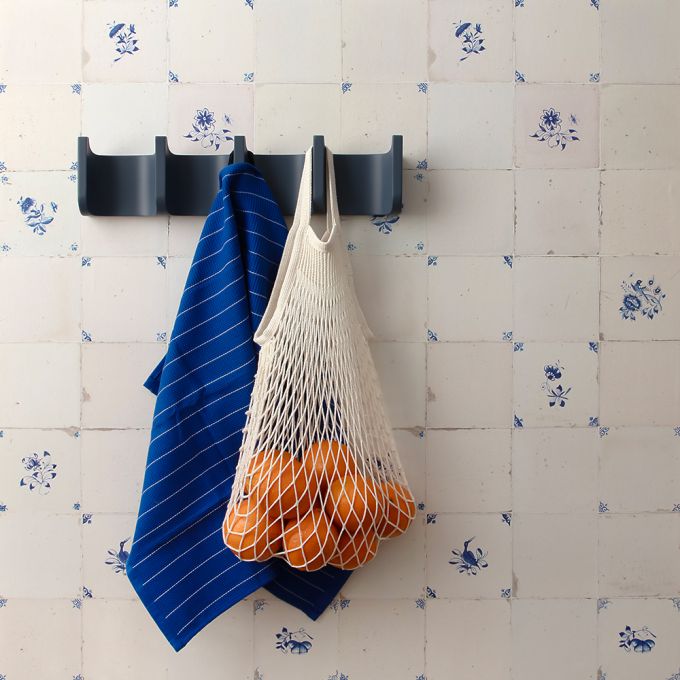 Papier peint à carreaux botaniques bleu foncé - Studio Ditte
